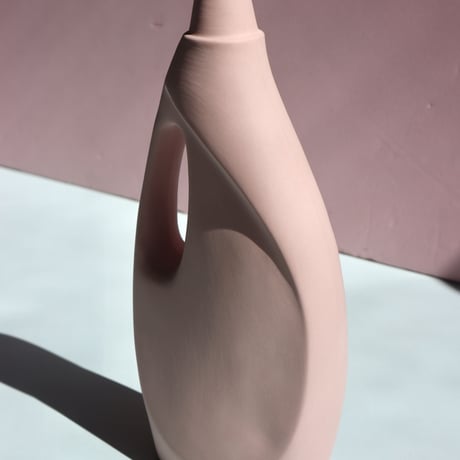 "Foekje Fleur" porcelain bottle vase - powder  -