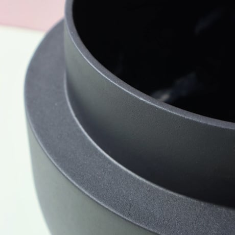 "Light&Ladder" VAYU Ceramic Floor Planter - coal -