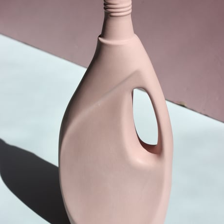 "Foekje Fleur" porcelain bottle vase - powder  -