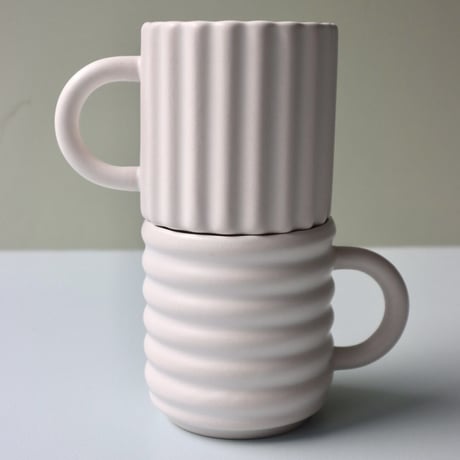 "FORM & SEEK" Ripple Mugs SET - White -