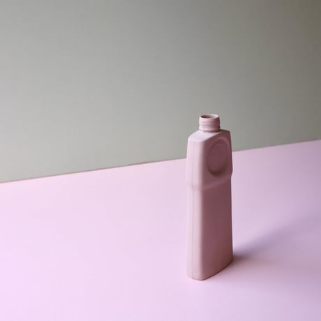 "Foekje Fleur" porcelain bottle vase - powder -