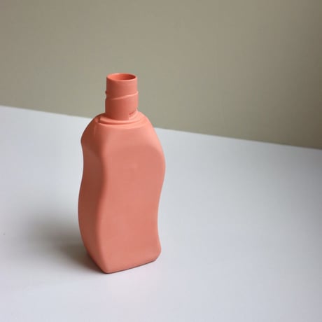 "Foekje Fleur" porcelain bottle vase - salmon -