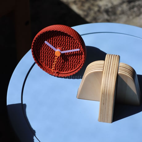 "SHINKOGEISHA / 新工芸舎" TILDE - Desk Clock - Red