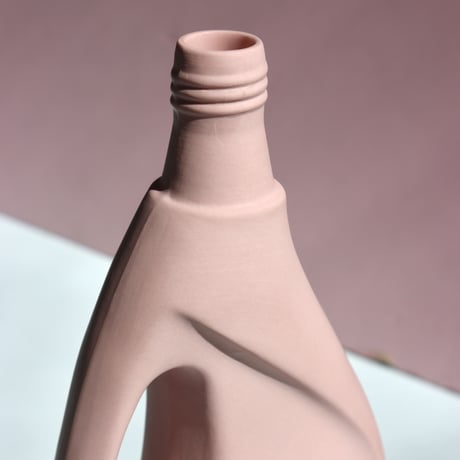 "Foekje Fleur" porcelain bottle vase - powder  -
