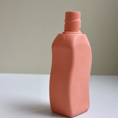 "Foekje Fleur" porcelain bottle vase - salmon -