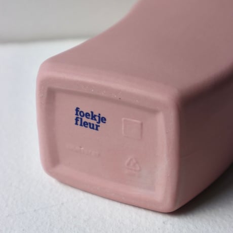 "Foekje Fleur" porcelain bottle vase - powder -