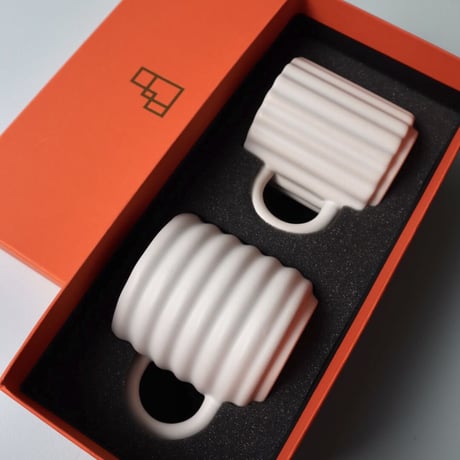 "FORM & SEEK" Ripple Mugs SET - White -