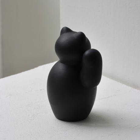 " KIKUCHI SHUNJI / 菊池 俊治 " manekineko ( 左片手 ) - black