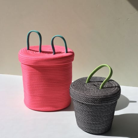 "UGLY RUGLY" MEDIUM LOOPY LID BASKET - PINK -