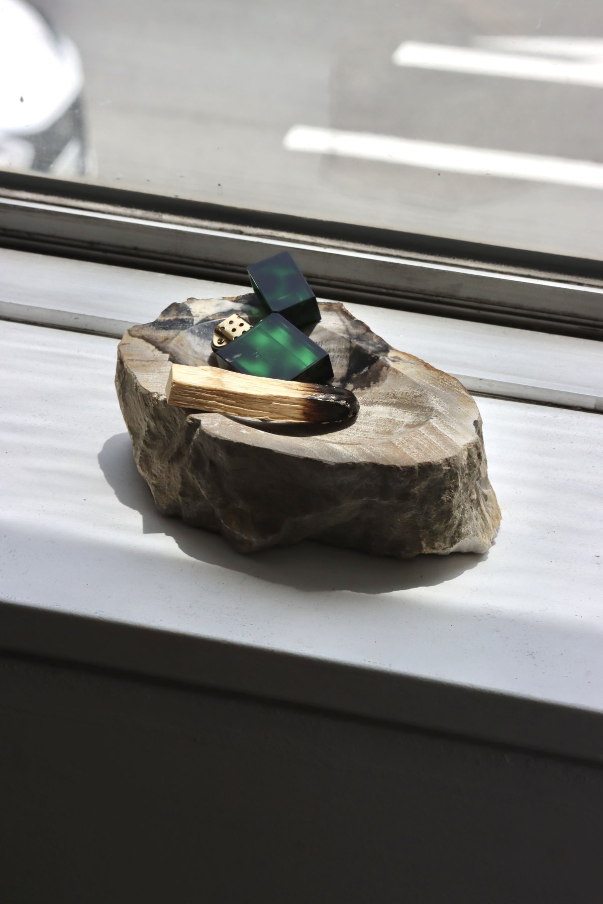 木が石になった置物 OAK ” Petrified Wood Accessory Tray - M #445