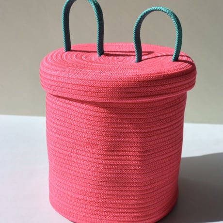 "UGLY RUGLY" MEDIUM LOOPY LID BASKET - PINK -
