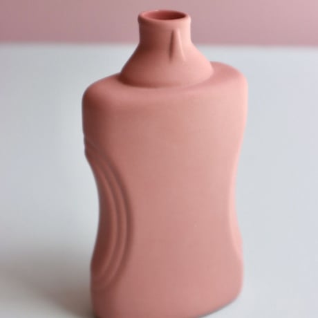 "Foekje Fleur" porcelain bottle vase - blush -
