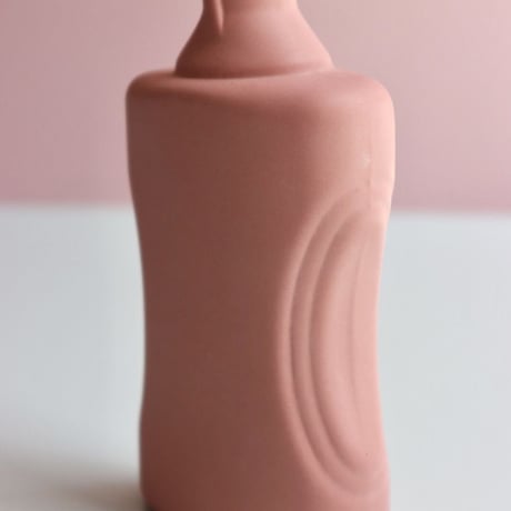 "Foekje Fleur" porcelain bottle vase - blush -