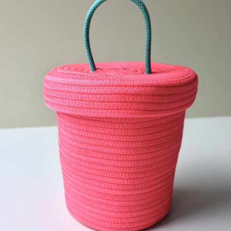 "UGLY RUGLY" SMALL LOOPY LID BASKET - PINK -