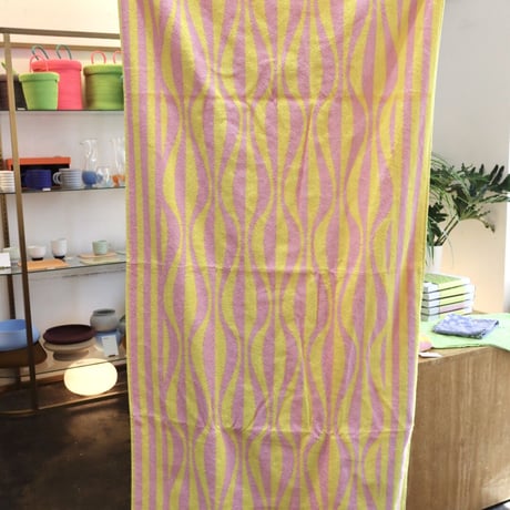 "KJP" HENNY BATH TOWEL - Rhubarb + custard -