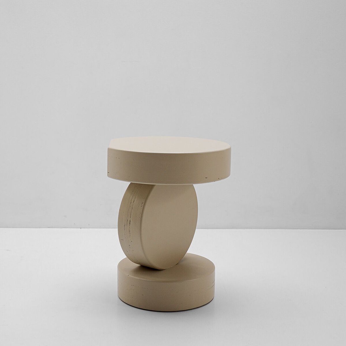 Balancing Stool Reset white lily color