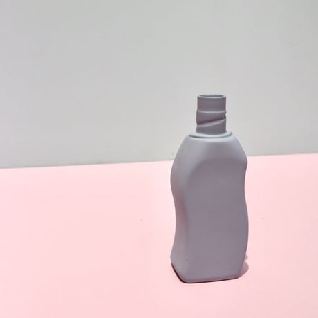 "Foekje Fleur" porcelain bottle vase - lavender -