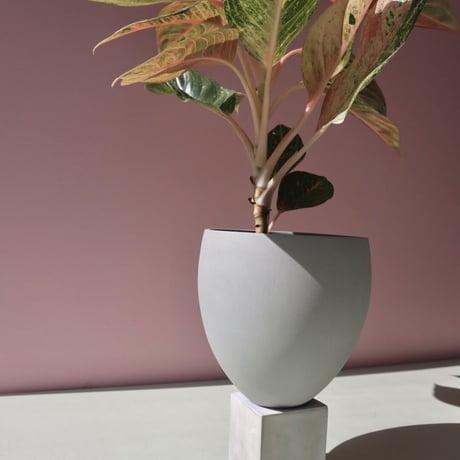 "Light&Ladder" ELEVA Porcelain + Concrete Planter - stone -