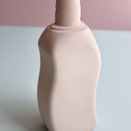 "Foekje Fleur" porcelain bottle vase - powder -