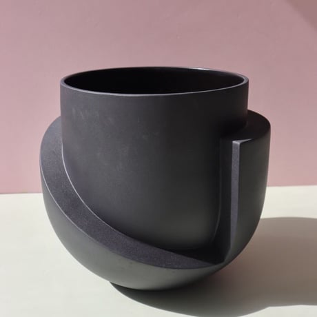 "Light&Ladder" VAYU Ceramic Floor Planter - coal -