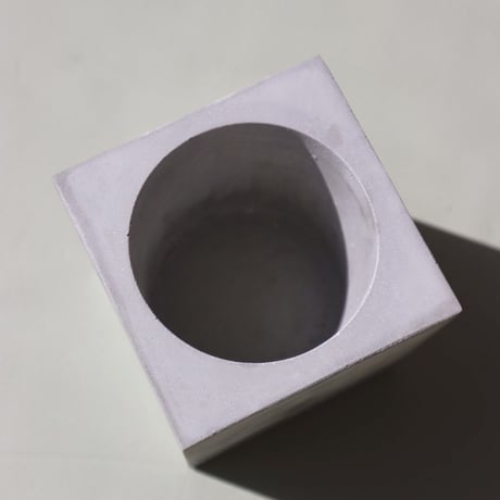 "Light&Ladder" ELEVA Porcelain + Concrete Planter - stone -