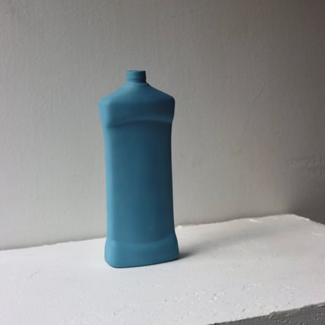 "Foekje Fleur" porcelain bottle vase - bright sky -