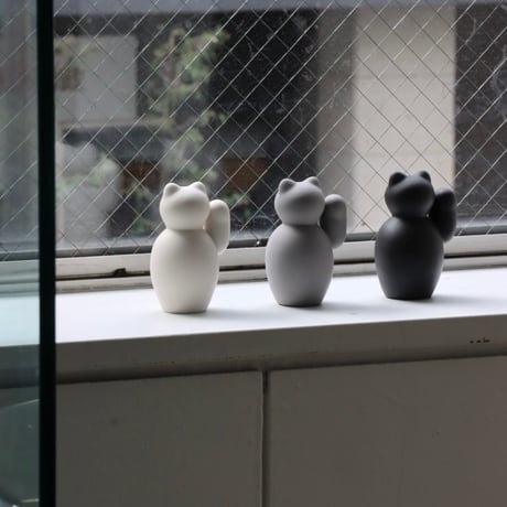 " KIKUCHI SHUNJI / 菊池 俊治 " manekineko ( 左片手 ) - black