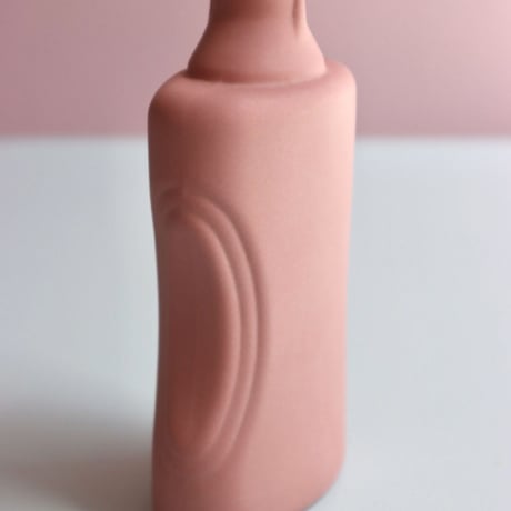 "Foekje Fleur" porcelain bottle vase - blush -
