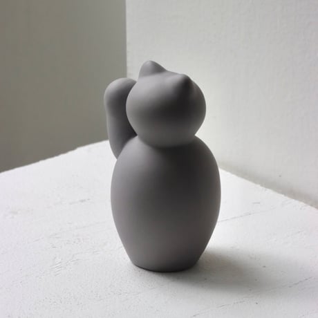 " KIKUCHI SHUNJI / 菊池 俊治 " manekineko ( 右片手 ) - gray
