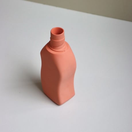 "Foekje Fleur" porcelain bottle vase - salmon -