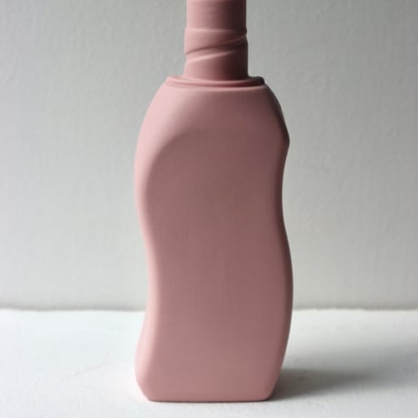 "Foekje Fleur" porcelain bottle vase - powder -