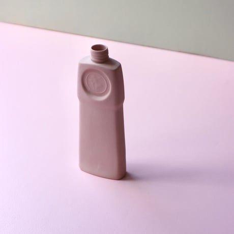 "Foekje Fleur" porcelain bottle vase - powder -