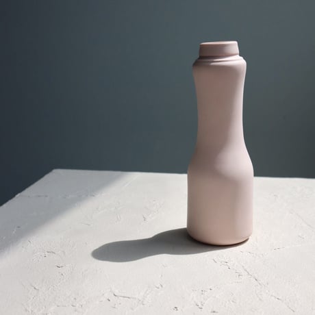 "Foekje Fleur" porcelain bottle vase - pink -