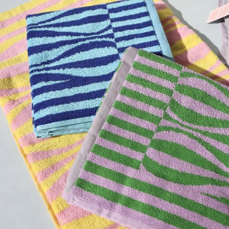 "KJP" HENNY BATH TOWEL - Rhubarb + custard -