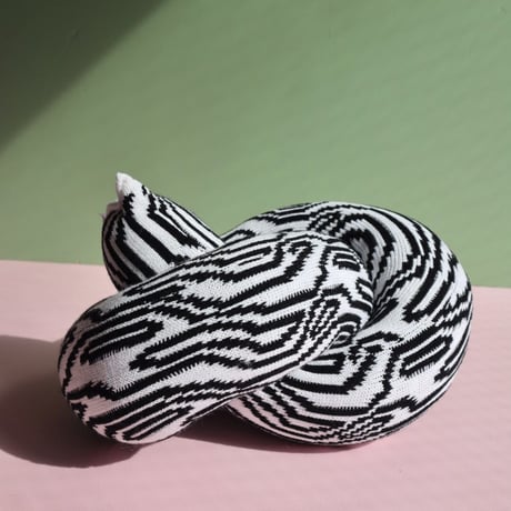 "Zebra Knits" MR WIGGLE - Black & White - (SMALL）