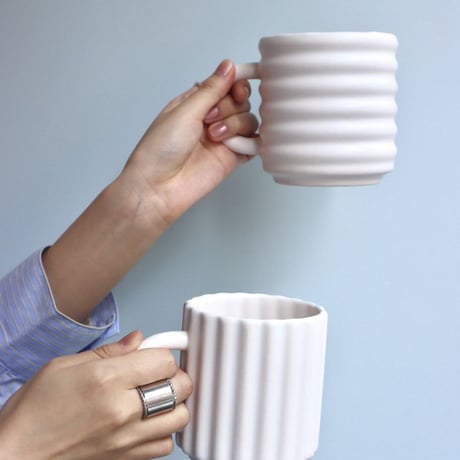 "FORM & SEEK" Ripple Mugs SET - White -