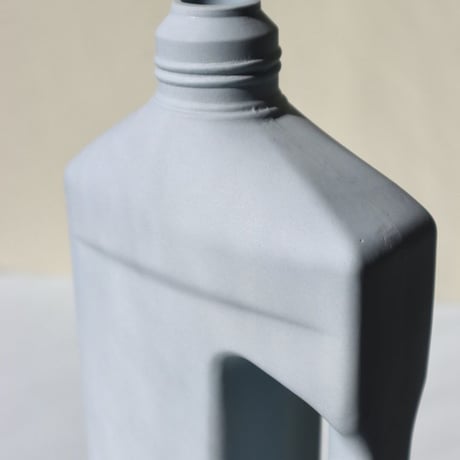 "Foekje Fleur" porcelain bottle vase - light blue -
