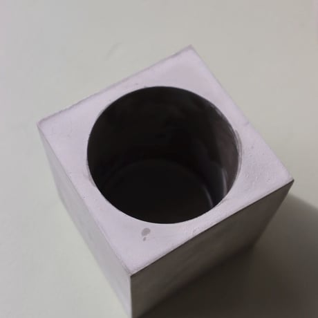 "Light&Ladder" ELEVA Porcelain + Concrete Planter - snow -