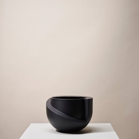 "Light&Ladder" VAYU ceramic tabletop planter - coal -