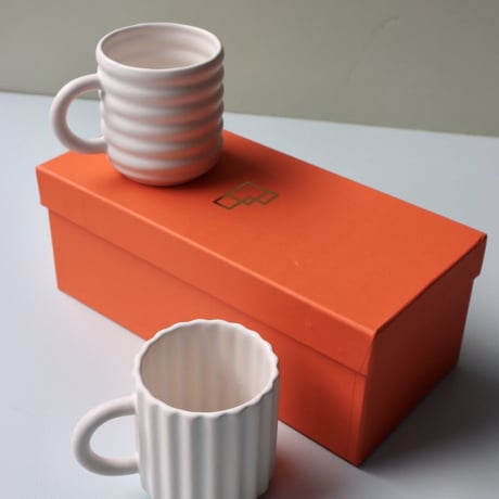 "FORM & SEEK" Ripple Mugs SET - White -