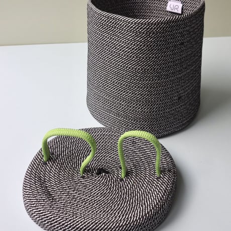 "UGLY RUGLY" MEDIUM LOOPY LID BASKET - STRIP -