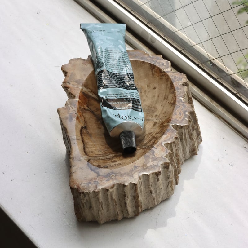 木の置きもです。 OAK ” Petrified Wood Accessory Tray - M #409