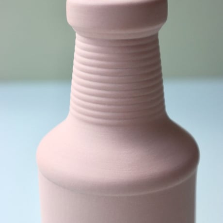 "Foekje Fleur" porcelain bottle vase - powder -