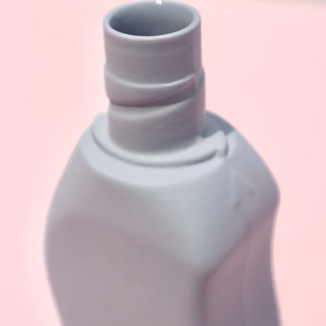 "Foekje Fleur" porcelain bottle vase - lavender -
