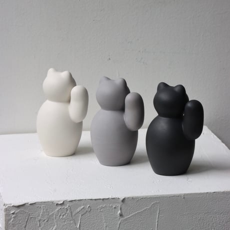 " KIKUCHI SHUNJI / 菊池 俊治 " manekineko ( 左片手 ) - gray