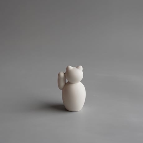 " KIKUCHI SHUNJI / 菊池 俊治 " manekineko ( 右片手 ) - white