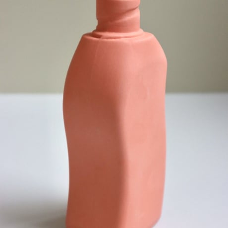 "Foekje Fleur" porcelain bottle vase - salmon -