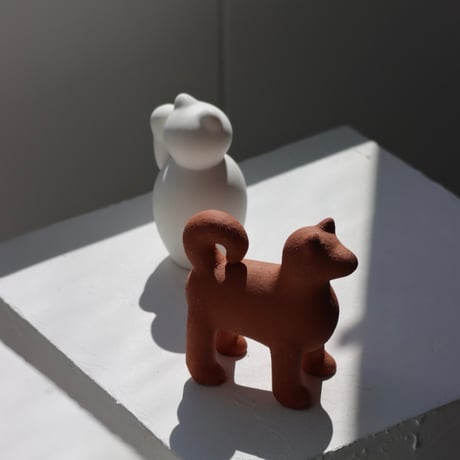 " KIKUCHI SHUNJI / 菊池 俊治 " 遠くをみつめる犬 - M