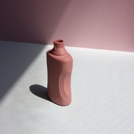"Foekje Fleur" porcelain bottle vase - blush -