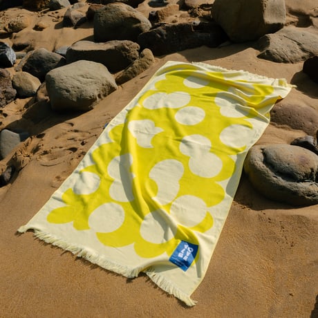 " VOLVER ” XL home towel - DROPS
